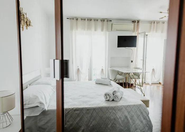 90 Upmurat Top Floor - City Center & Seaview 巴里